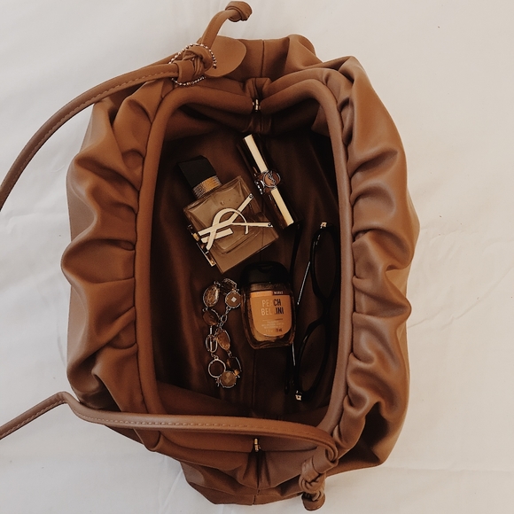 Bottega Pouch Bag (Dupe) - Picture 2 of 4